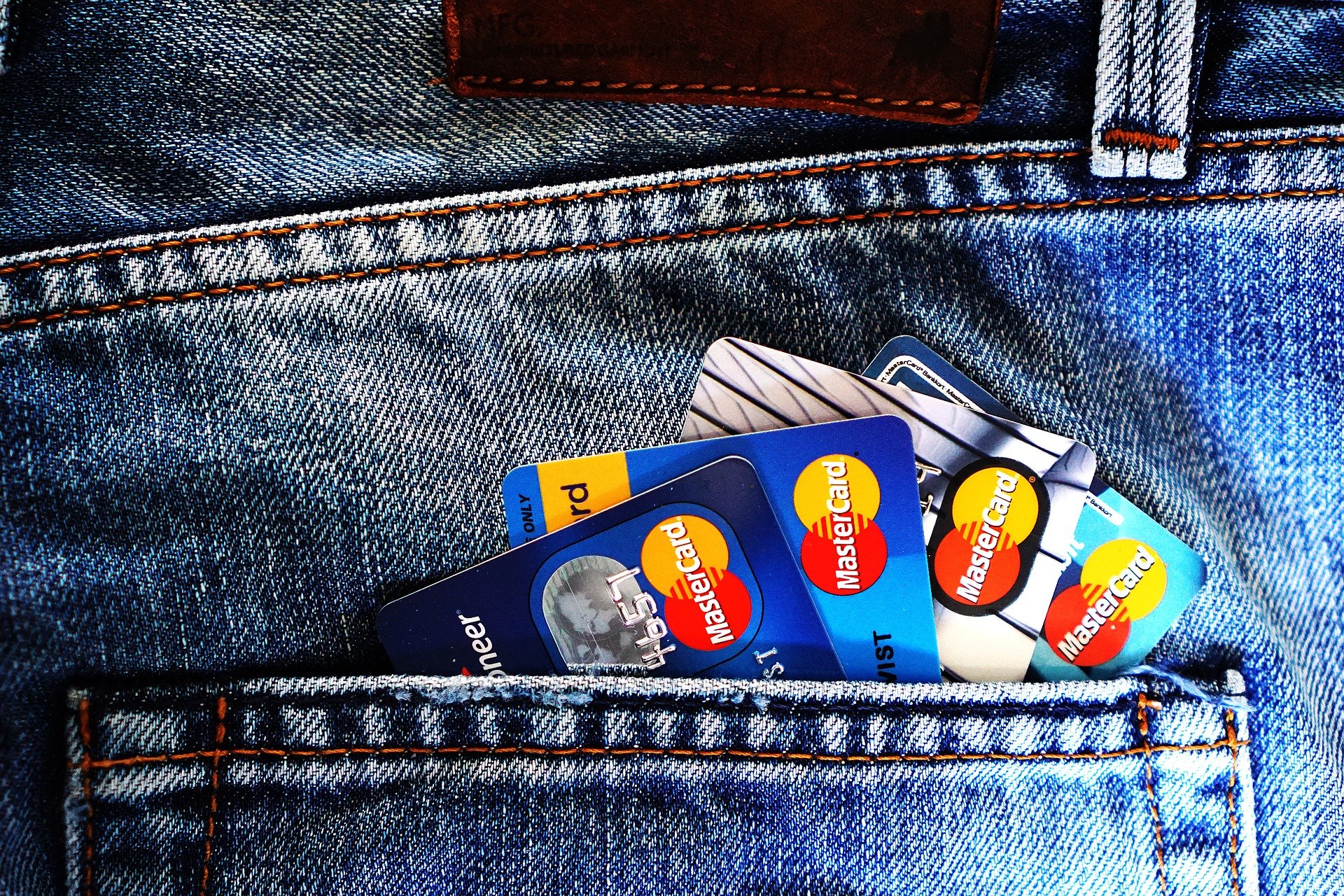 Historia y evolución de las tarjetas de crédito: Una perspectiva económica